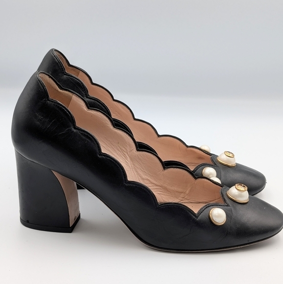 Gucci Logo Pearl Scalloped Pumps 37.5 / US 7.5 Black Leather Heels - Picture 1 of 8